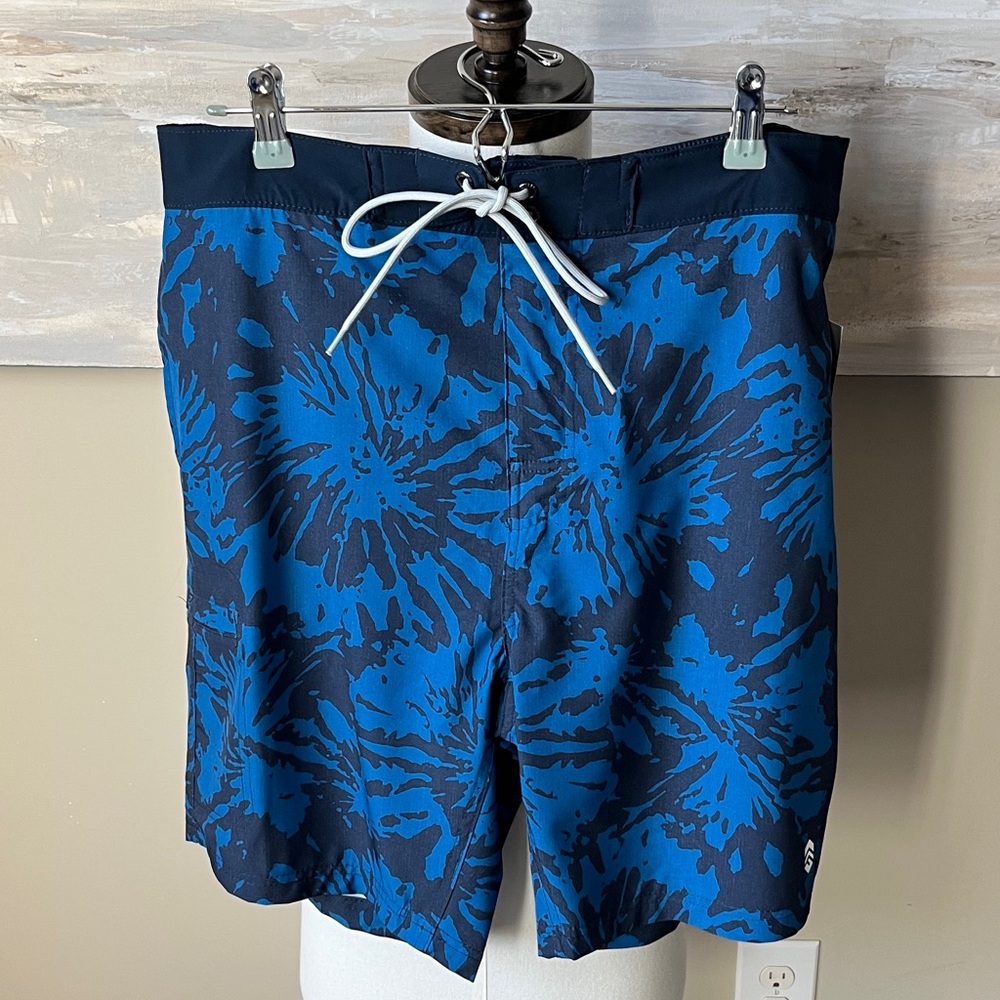 NWT Free Country Hydro Flx tropical print  swim shorts